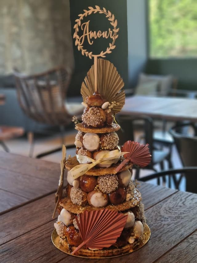 Pièce montée croquembouche pour mariage - création sur commande de Maison Leny