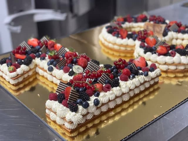 Number-cake aux fruits rouges - gâteau personnalisé sur commande chez Maison Leny