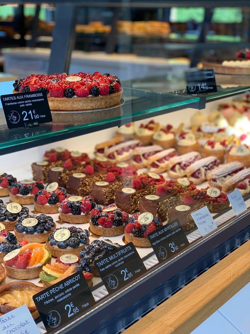 Pâtisseries de Maison Leny - tartes, fraisiers, number-cakes et créations signature de notre chef pâtissier